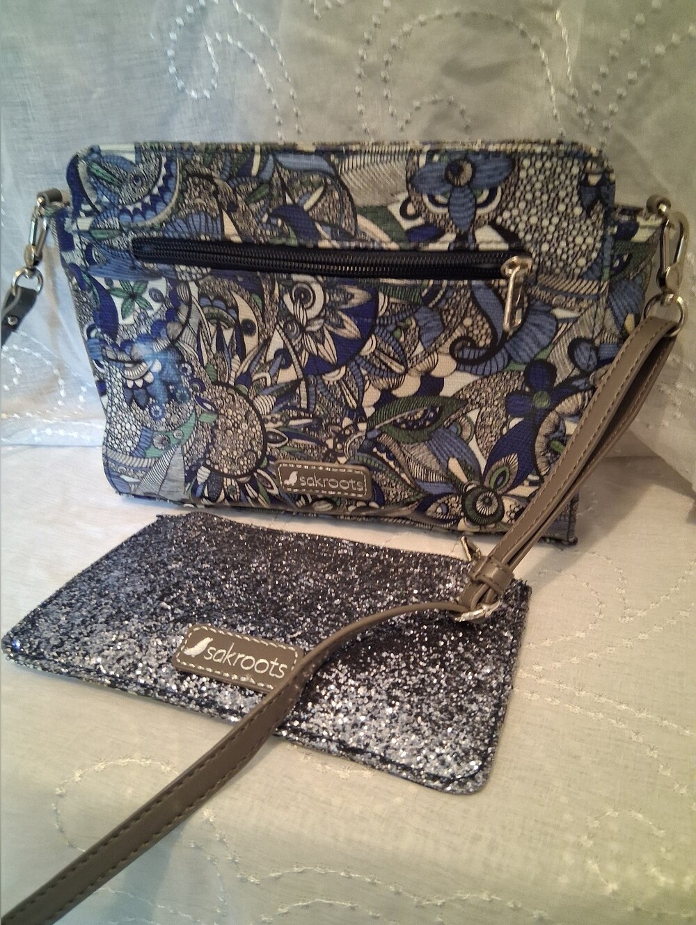 Sakroots Artist Circle Charging Crossbody and Matching Card holder Wallet Set